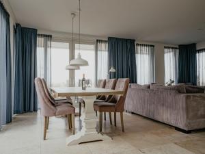 Apartment De Zeeparel by Interhome
