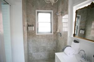 Bosch House Rosé - Zee Suite