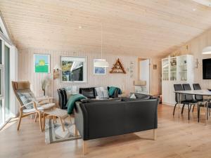 Holiday Home Delco - 200m from the sea by Interhome