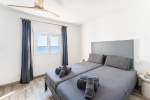 Newly Renovated 2 Bedroom Beachfront House