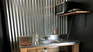 Rustic Cabin Perfect for Small Groups with Picnic Space in Indiana