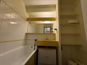 Charmant appart à Méribel, balcon, kitchenette, 1 chambre, ascenseur - FR-1-355-115