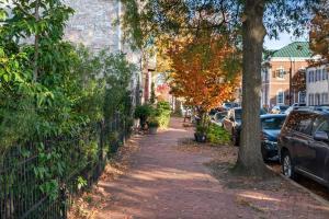Luxe Stay in Quaint Old Town Alexandria near D.C.