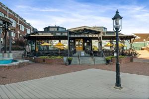 Luxe Stay in Quaint Old Town Alexandria near D.C.
