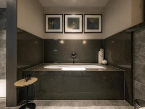 Dakota Manchester Airport