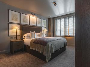 Dakota Manchester Airport