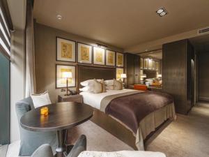 Dakota Manchester Airport