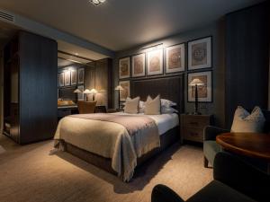 Dakota Manchester Airport