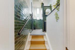 New! Stylish 2BR in Gladstone