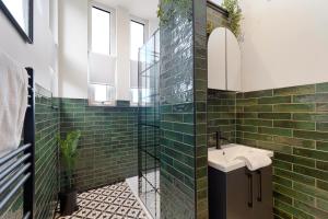 New! Stylish 2BR in Gladstone