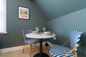 New! Stylish 2BR in Gladstone