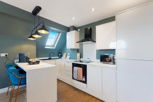 New! Stylish 2BR in Gladstone