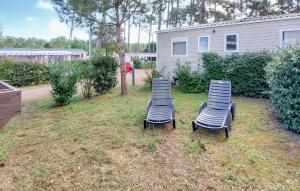 Cozy Stacaravan In Saint-Julien-En Born