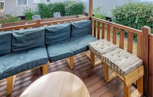 Cozy Stacaravan In Saint-Julien-En Born