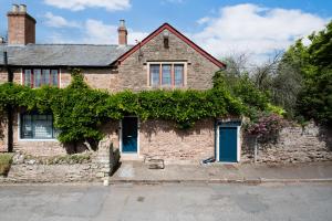 Luxury 2 bedroom cottage overlooking the River Wye