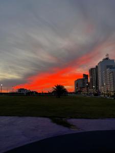 Departamento en peatonal y el mar