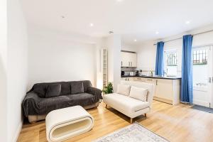 Chelsea Riverside Modern Escape