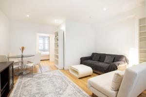 Chelsea Riverside Modern Escape