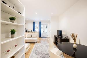 Chelsea Riverside Modern Escape