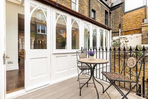 Elegant Chelsea Riverside Garden Retreat