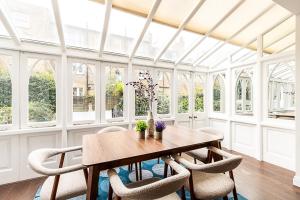 Elegant Chelsea Riverside Garden Retreat