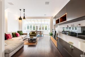 Elegant Chelsea Riverside Garden Retreat