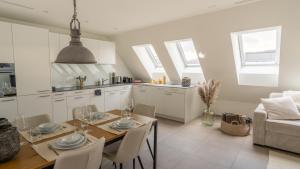 Modern apartment next to Zurich HB with roof terrace