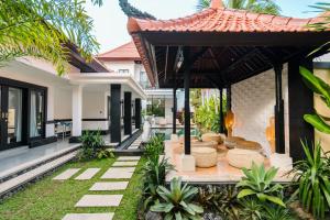 Villa Mia Canggu, Shisha & Pool, Finns & Berawa Beach