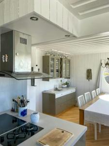 Mountain House Overlooking Rönnäng Archipelago