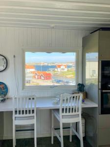 Mountain House Overlooking Rönnäng Archipelago