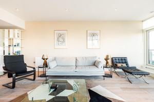 Riverside Luxury with Iconic Views