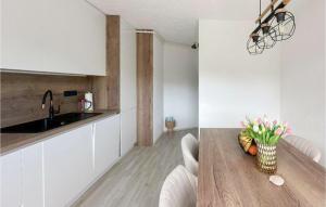 Amazing Apartment In Pologi