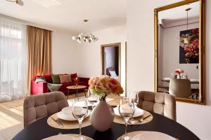 Sika Opulent Grand Apartment