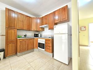 1A Apartment Abrigos, Wifi and balcony