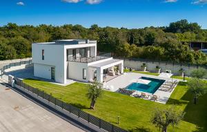 Nice Home In Stancija Paradiz