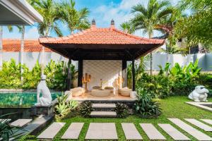 Villa Mia Canggu, Shisha & Pool, Finns & Berawa Beach