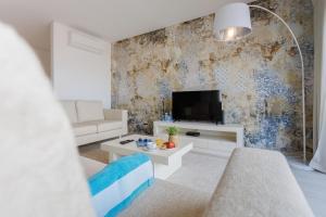 Serene Horizon - BY SCH - D