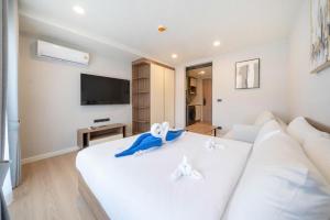 New studio near Boat Avenue by Lofty