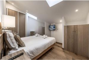 Courchevel 1650 - Charming Penthouse with Stunning Views & Private Parking