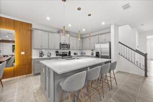 8 Bedrooms 5 Bathrooms Solara Resort 2330Sr