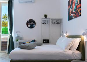 Notes in Corvetto by Wonderful Italy