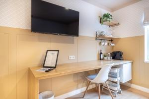 Alice Backyard Holiday Home - Apartments, Rooms & Exclusive Cave Saunas