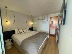 LE 47, 2 bedrooms, panoramic view of Bandol