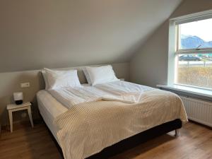 Guesthouse Hvammur by the Harbour