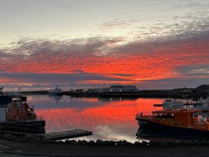 Guesthouse Hvammur by the Harbour