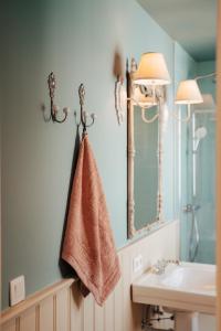 Maison Georges - cozy dollhouse by the sea!