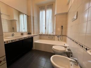 Prestigious 3 bedrooms, 8 guest, City centre Porta Romana