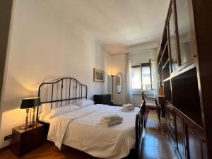 Prestigious 3 bedrooms, 8 guest, City centre Porta Romana