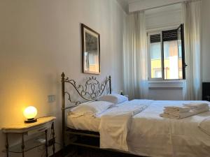 Prestigious 3 bedrooms, 8 guest, City centre Porta Romana