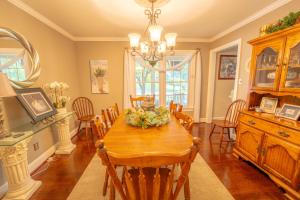 Martinsville Gem - Fireplace, Pets, Near the Park